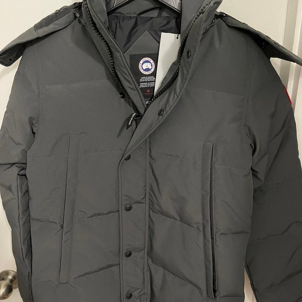 NWT Canada Goose wyndham parka men size XS